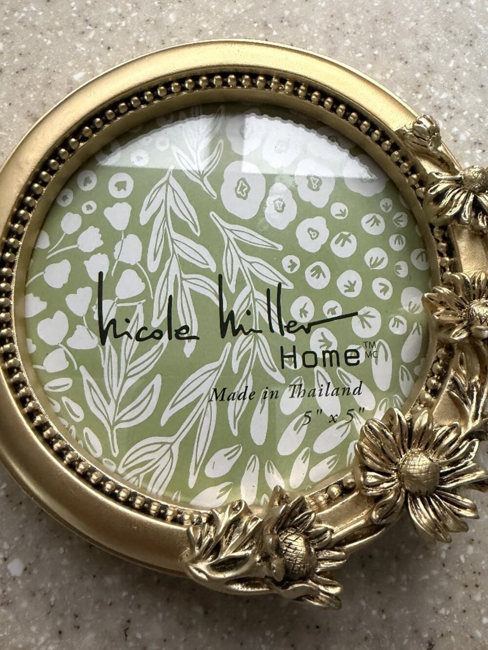 Nicole Miller 5" Round Pictureframe
